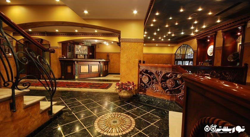 نمای میز پذیرش هتل نینا 